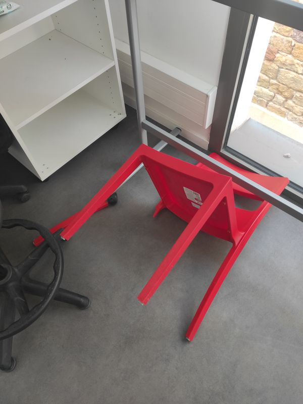 Chaise cassé