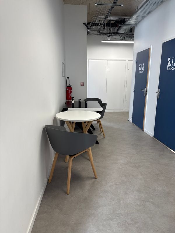 Mobiliers dans le couloir