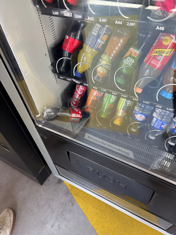 Problème Distributeur (boissons) – Distributeur FIKA Milieu